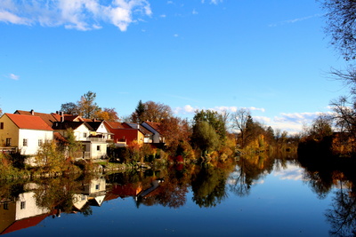 Kostenloses Foto: Wohnen am Fluss 02 - pixelio.de